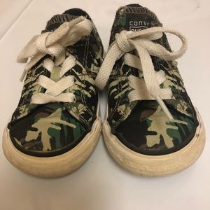 Converse toddler camo sneaker